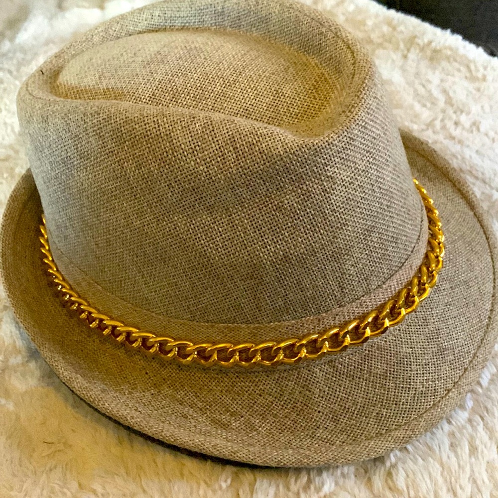 Beige hat with chain